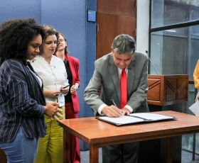 Assinatura de Inauguração da Cuidoteca da UnB. 23/02/2026 Foto: Anastácia Vaz/Secom UnB